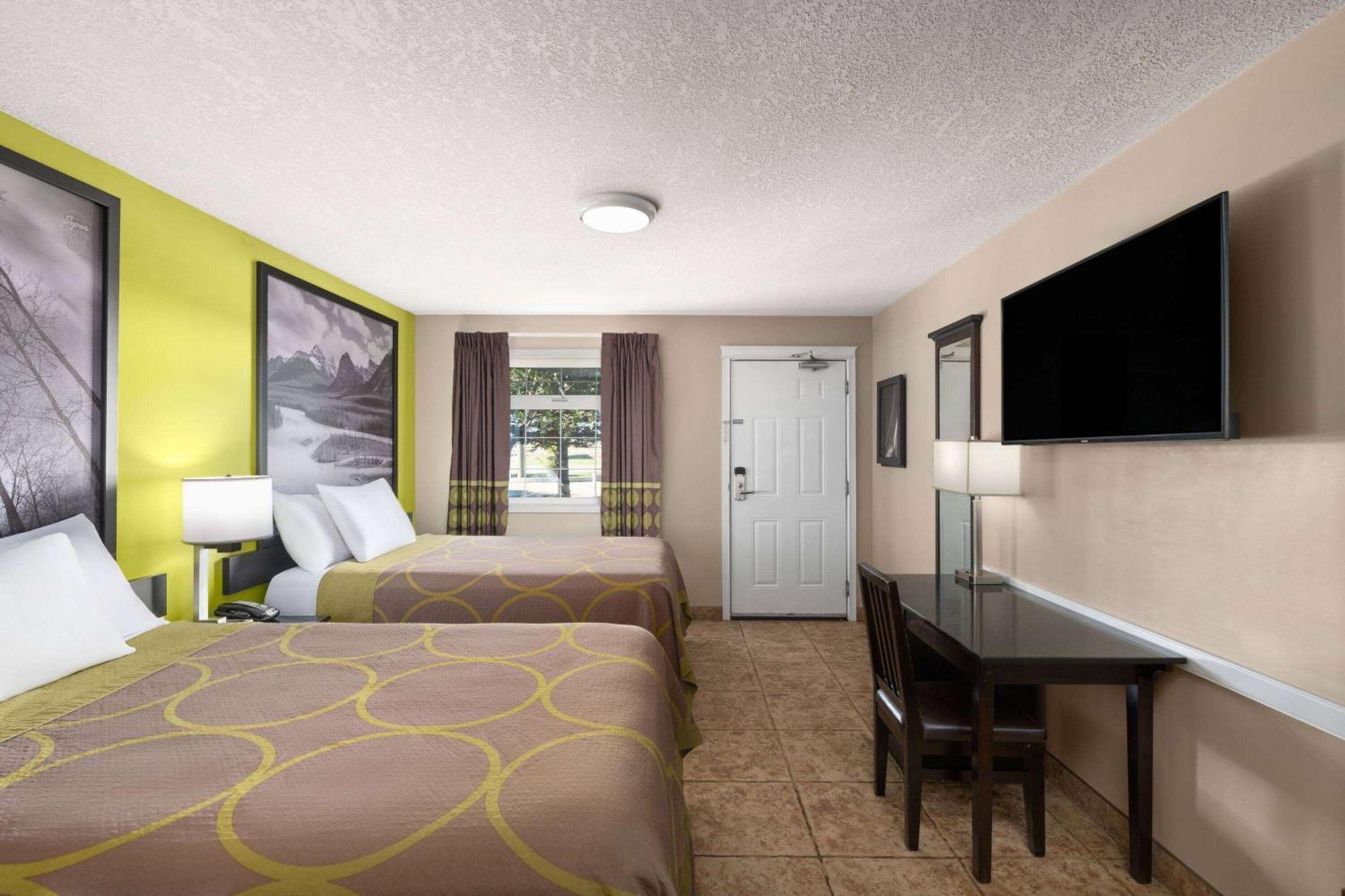 Super 8 By Wyndham Fort Mcmurray Εξωτερικό φωτογραφία
